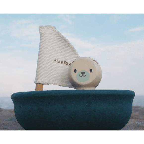 Plan Toys Sailing Boat - Polar Bear - hip-kid