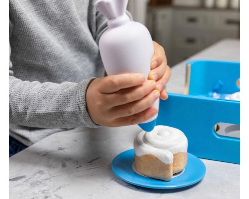 Fat Brain Toys Pretendables Cinnamon Roll Set - hip-kid