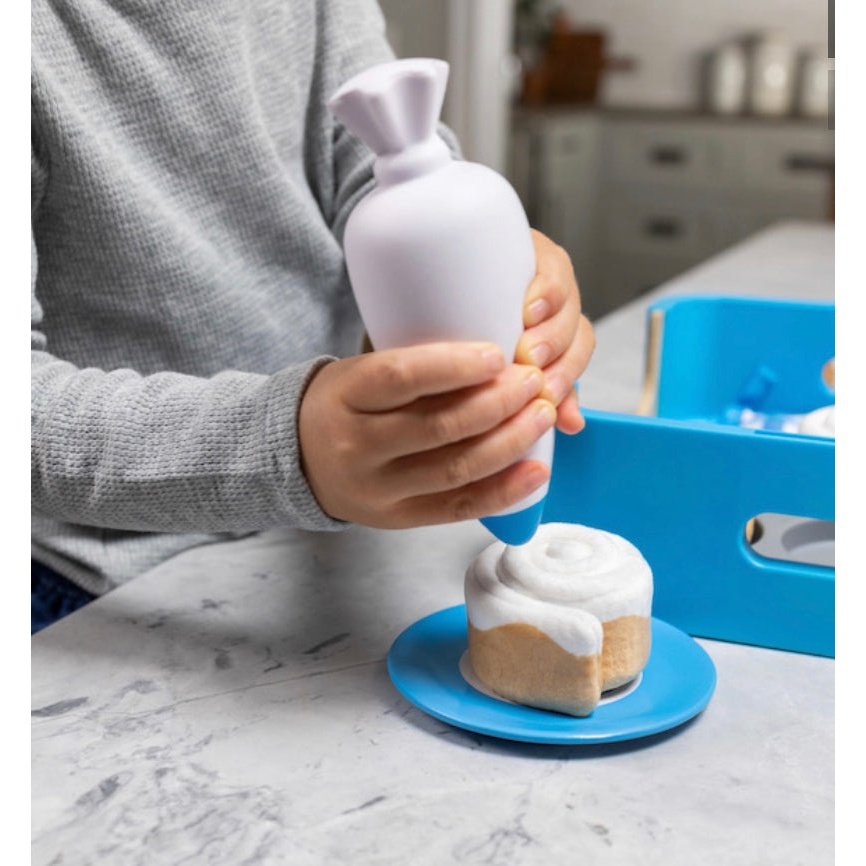 Fat Brain Toys Pretendables Cinnamon Roll Set - hip-kid