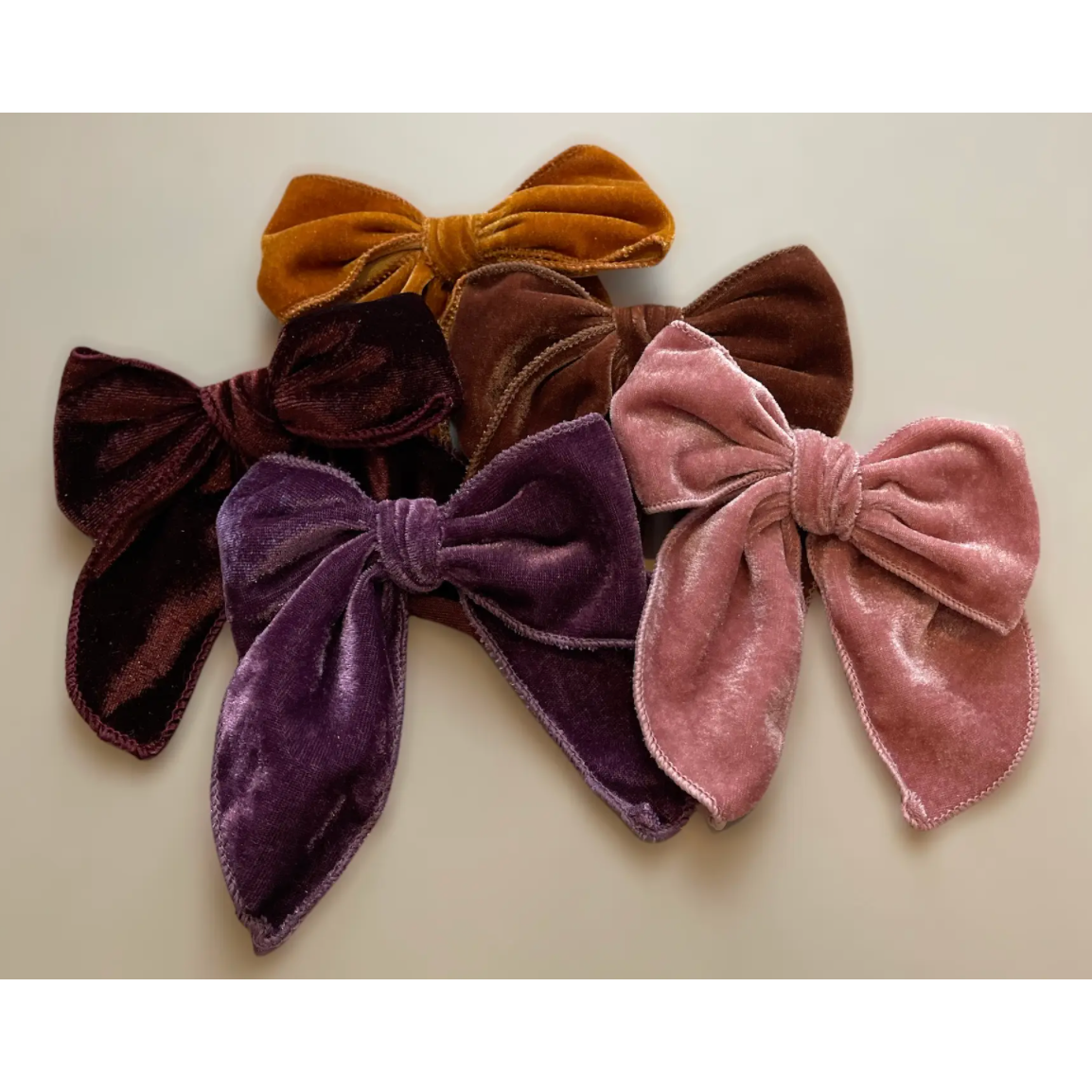 Three Hearts Eleanor Hair Bow - hip-kid